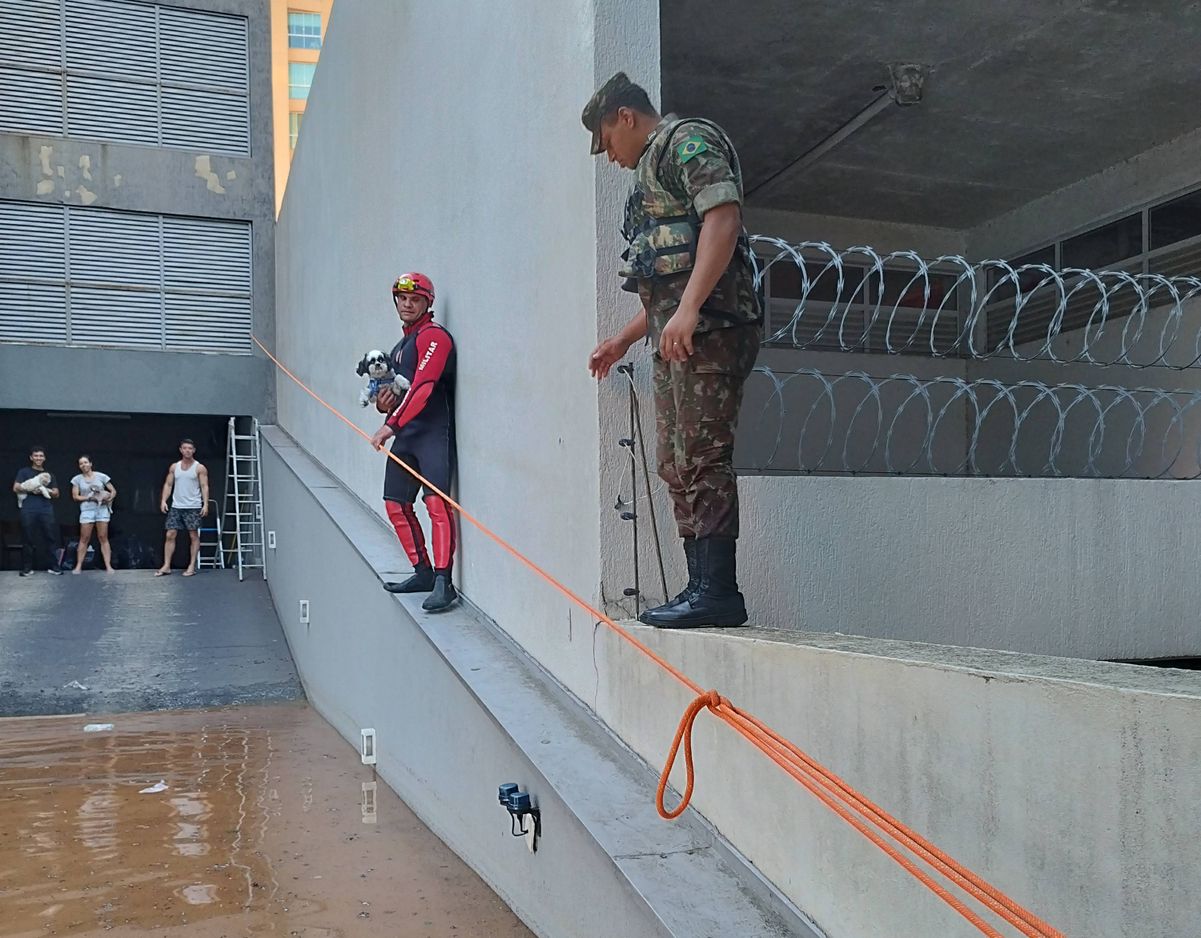 Bombeiros do ES encontram cenas de destruição e ajudam em resgates no RS por Reprodução | Corpo de Bombeiros
