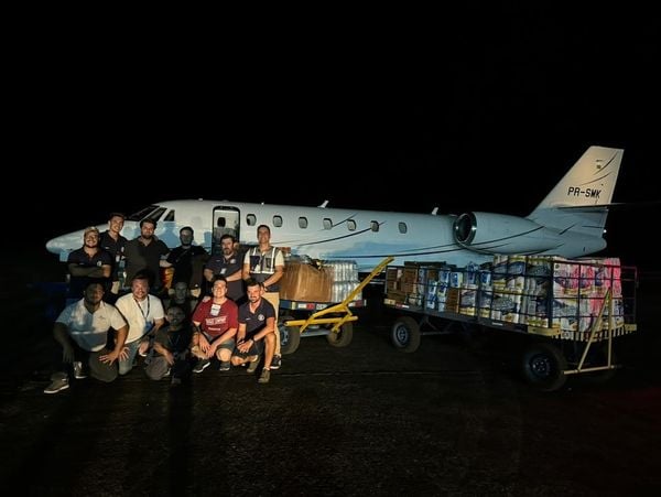 Equipe de Neymar foi liderada pelo pai do atleta e enviou um avião em donativos