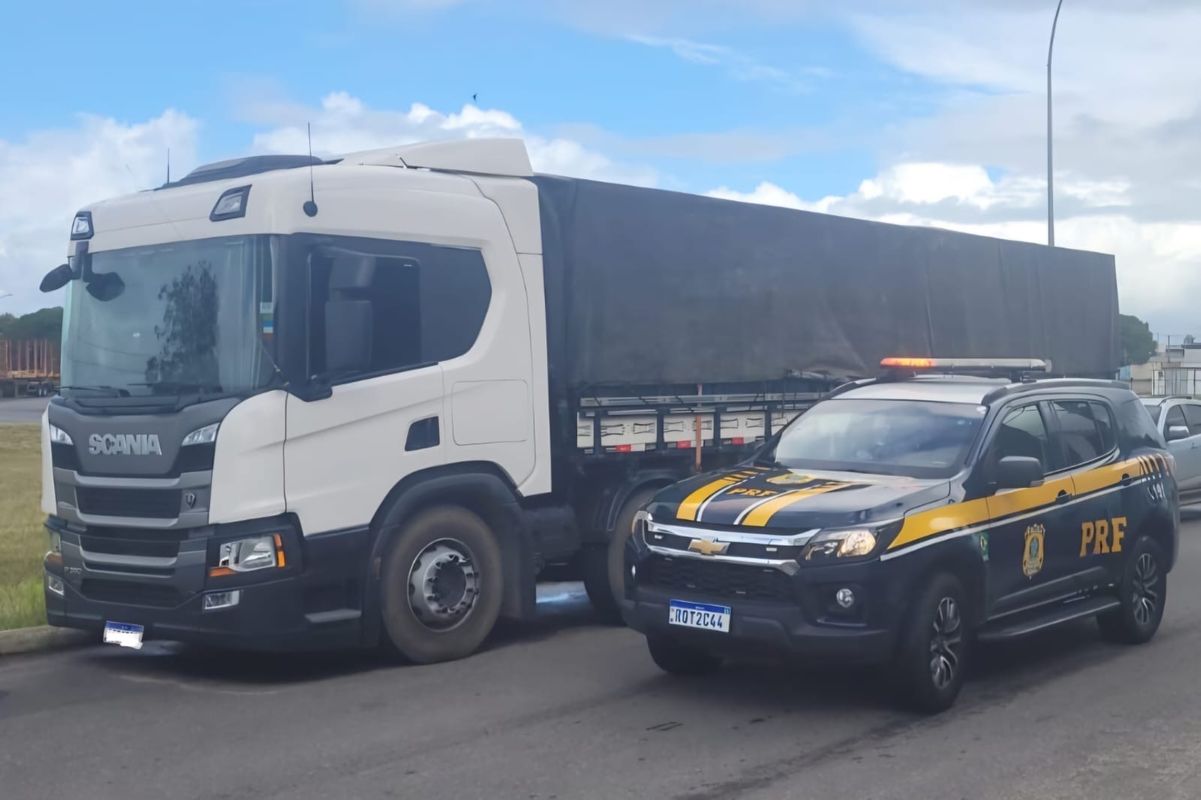 Veículo e carga recuperada encaminhados para a Delegacia de Linhares