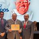 Chef Juarez Campos foi homenageado. O presidente da CNC, José Roberto Tadros; o presidente da Assembleia Legislativa, Marcelo Santos; e o presidente da Fecomércio-ES, Idalberto Moro, entregaram a honraria.