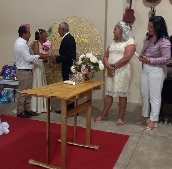 Aos 75 e 79 anos, idosos se casam em Centro de Convivência de Nova Venécia por Divulgação | CCI Moacyr Sélia Filho