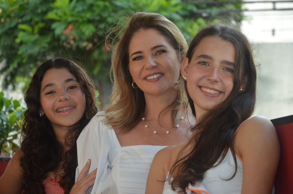 Brunella Basílio de Souza e suas filhas Mell e Maria Julia