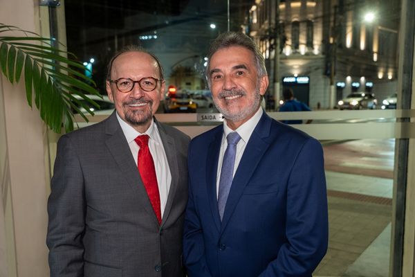 Idalberto Moro, presidente da Fecomércio-ES, e Sidemar Acosta, presidente do Sindiex, na noite de entrega da Comenda Antonio Oliveira Santos, em homenagem aos 70 anos da Fecomércio-ES