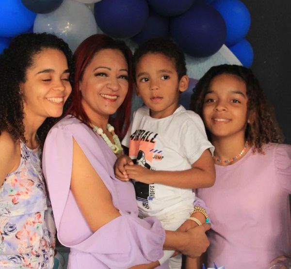 Idma Tavares, mãe atípica e seus filhos.