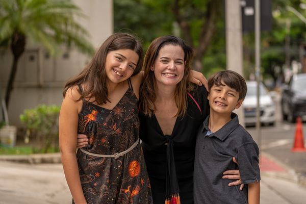 Roberta Grasselli Batitucci com os filhos Maria Eduarda e Joaquim