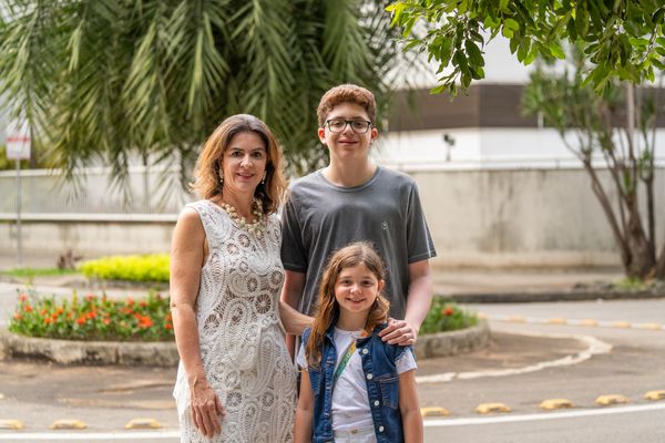 Rogelia Spelta com os filhos Enzo e Alice