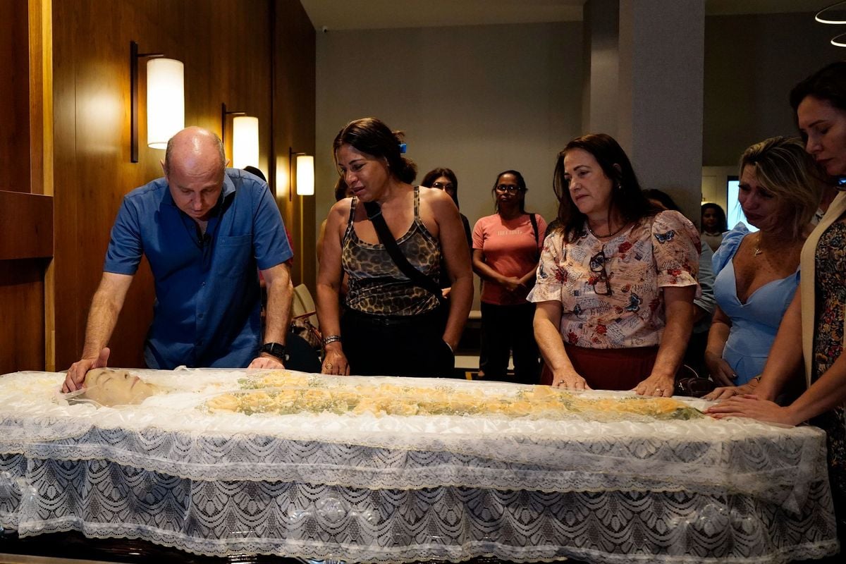 Despedida de Clarinha, paciente misteriosa que ficou em coma durante 24 anos no HPM por Fernando Madeira