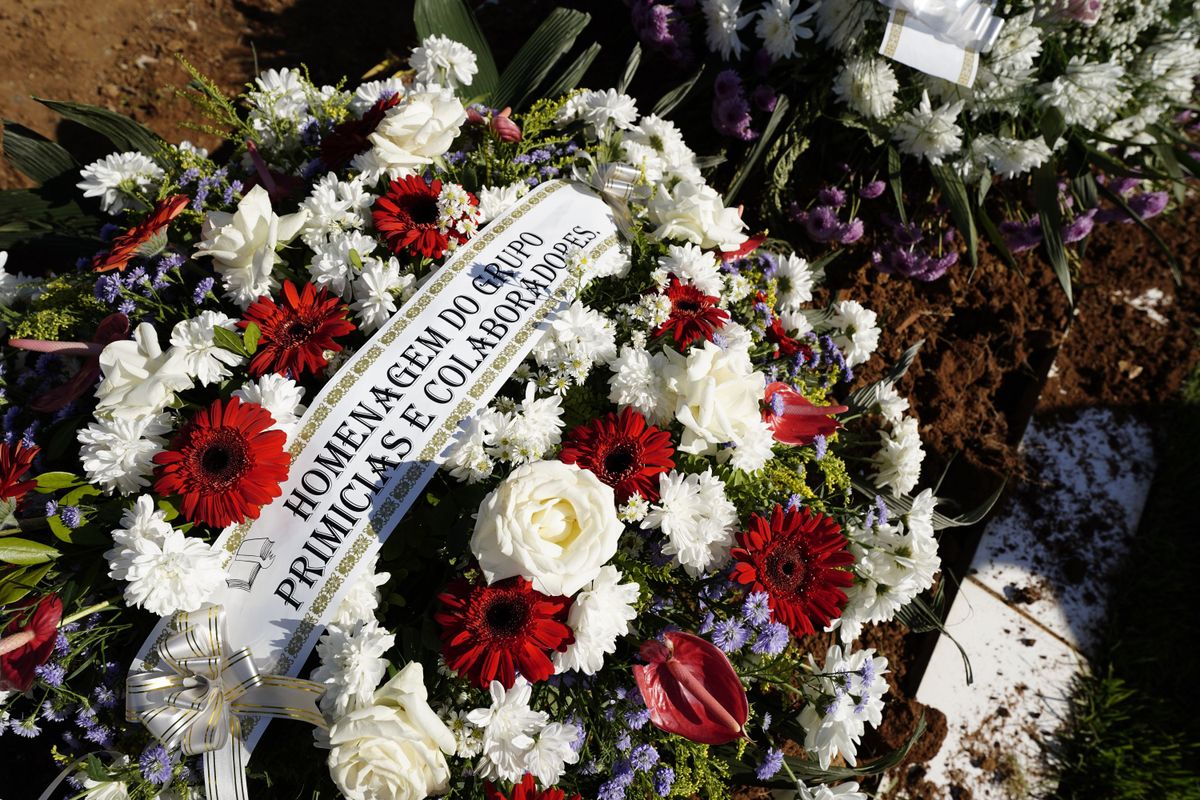 Despedida de Clarinha, paciente misteriosa que ficou em coma durante 24 anos no HPM por Fernando Madeira