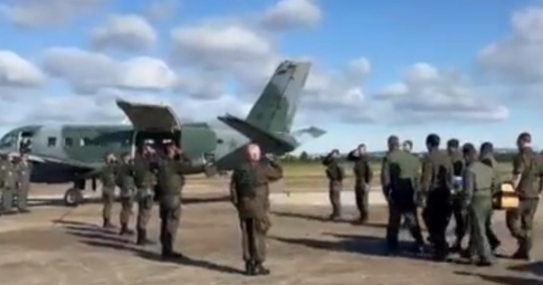 Imagem - Vídeo: médico capixaba que morreu no RS é homenageado pela Força Aérea