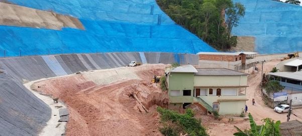 Obras do Fundo Cidades - adaptação dos municípios às mudanças climáticas - Estabilização e contenção de encosta em Muniz Freire por SEG/Divulgação