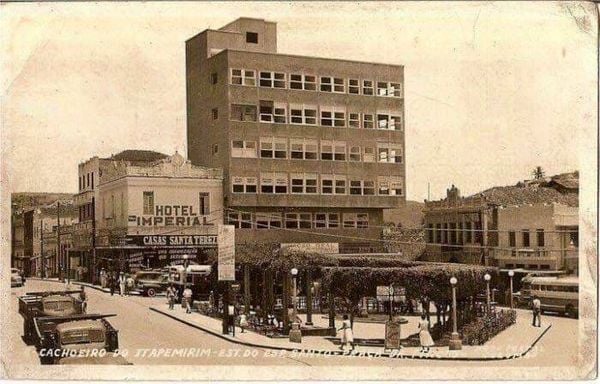 Praça Doutor Luiz Tinoco da Fonseca, antes de ter posto de combustíveis 
