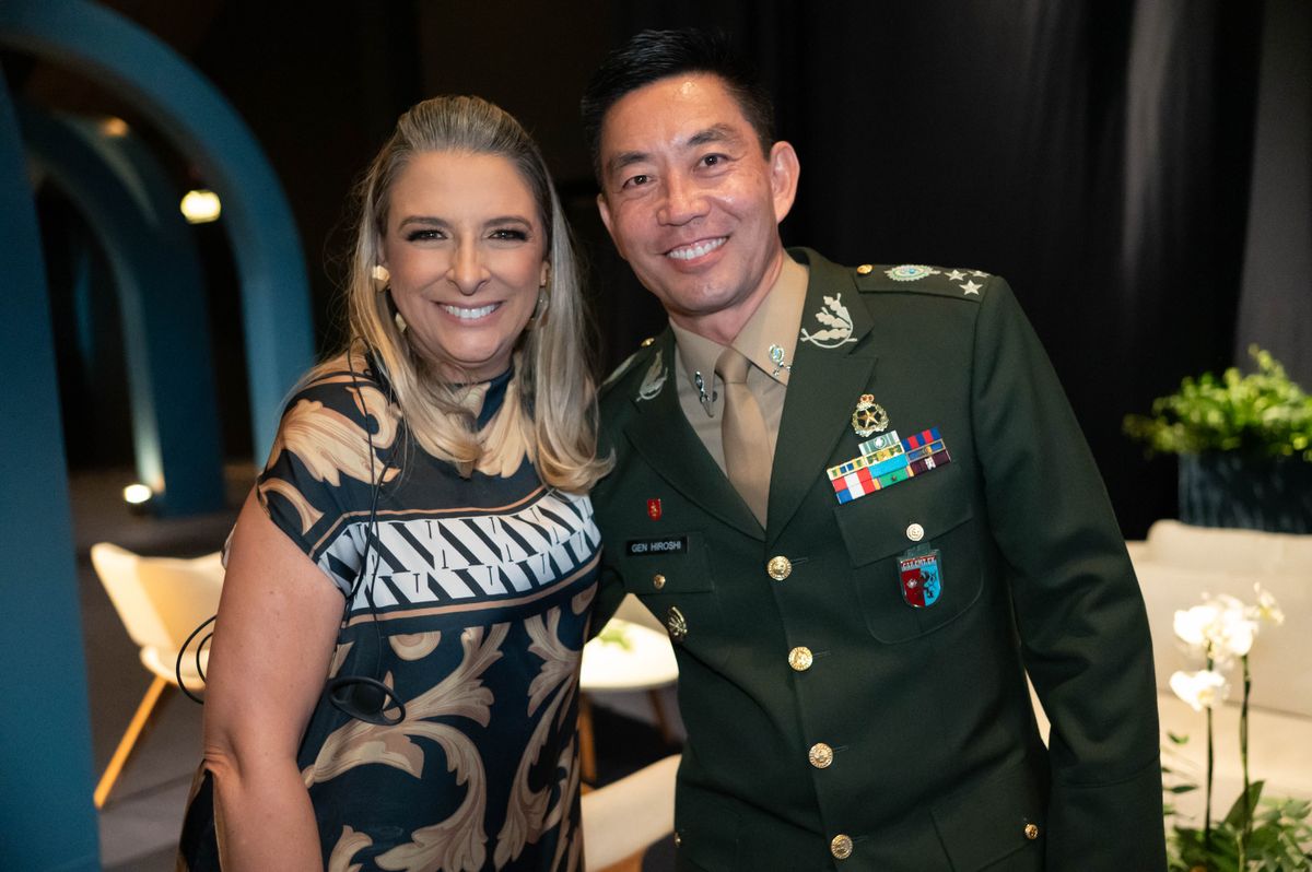 Stella Miranda e o  General Hiroshi