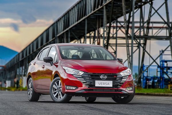 Nissan Versa 2025 SR