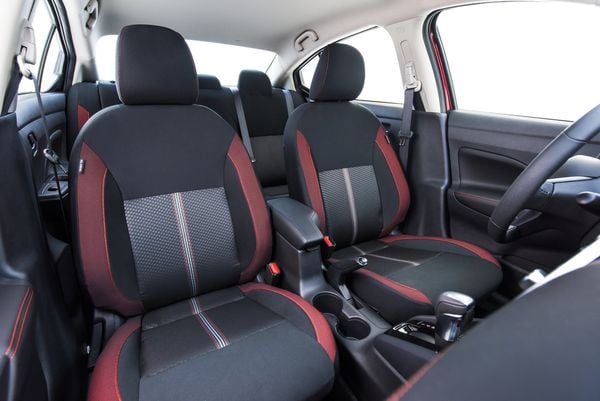 Nissan Versa 2025 SR
