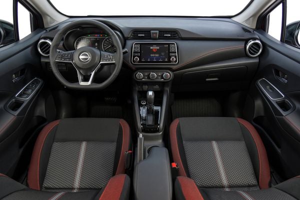 Nissan Versa 2025 SR