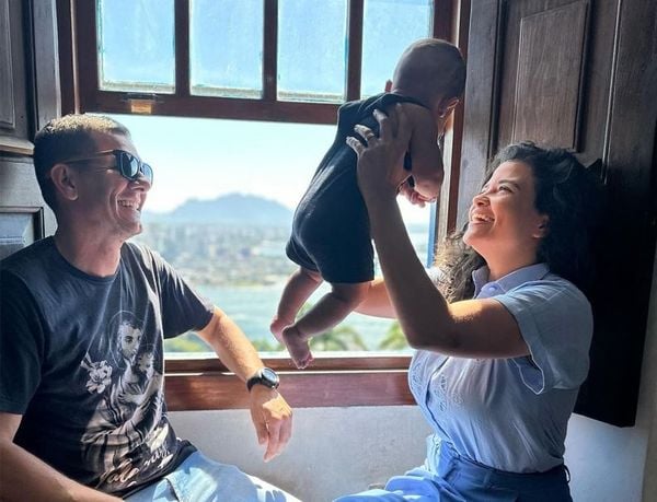 Rodrigo e Laila com o filho Matias no Convento da Penha, em Vila Velha