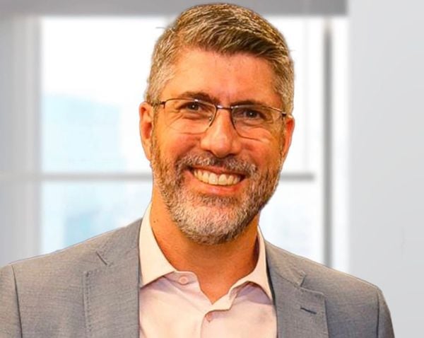 Zenkner atualmente é professor na FDV, na PUC-RJ e na PUC-SP, na Link School of Business e no Instituto Legal, Ethics and Compliance (LEC)