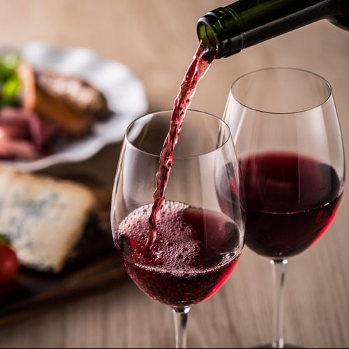 Feira de vinho com degustações e bufê liberado é atração na Serra