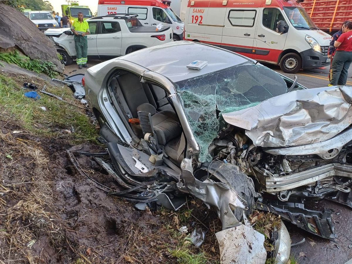 O Corolla e a caminhonete bateram de frente e uma pessoa morreu em Ibiraçu