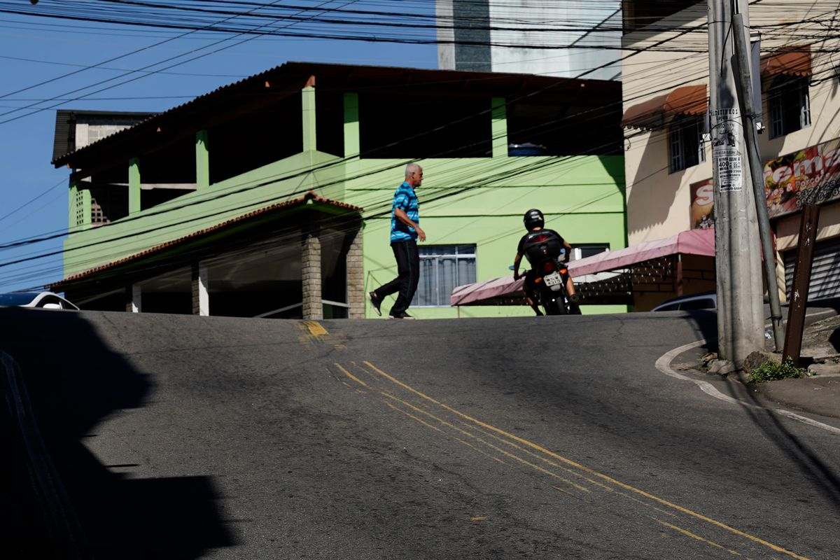 Cruzamento perigoso no bairro Caratoíra, em Vitória por Fernando Madeira