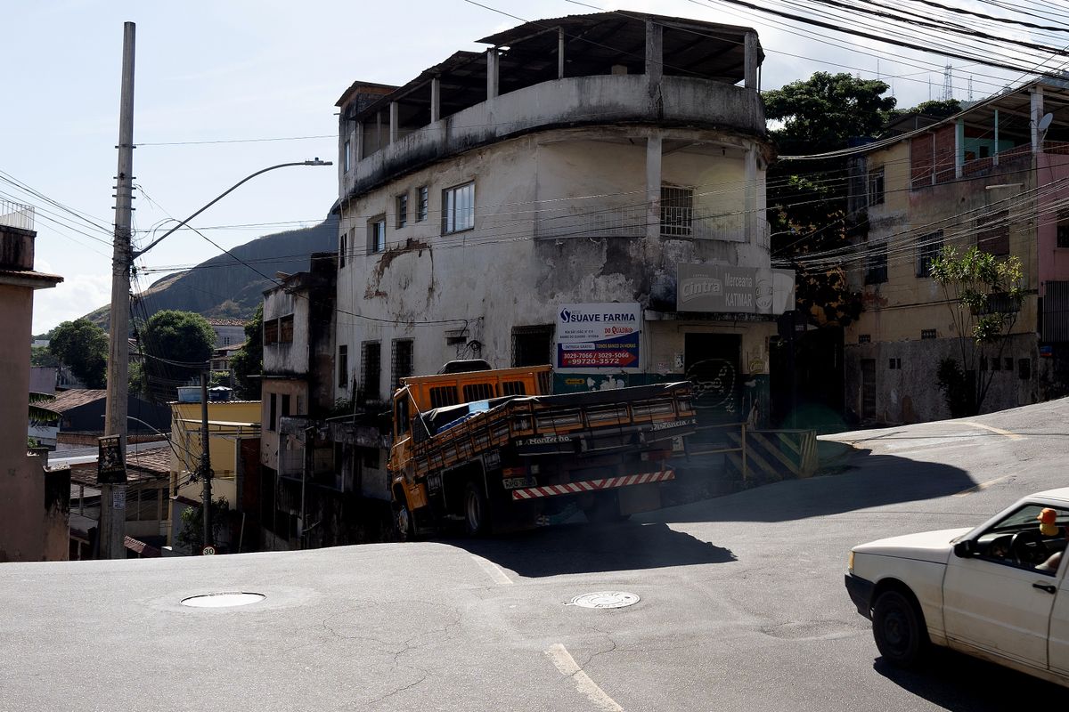 Cruzamento perigoso no bairro Caratoíra, em Vitória por Fernando Madeira