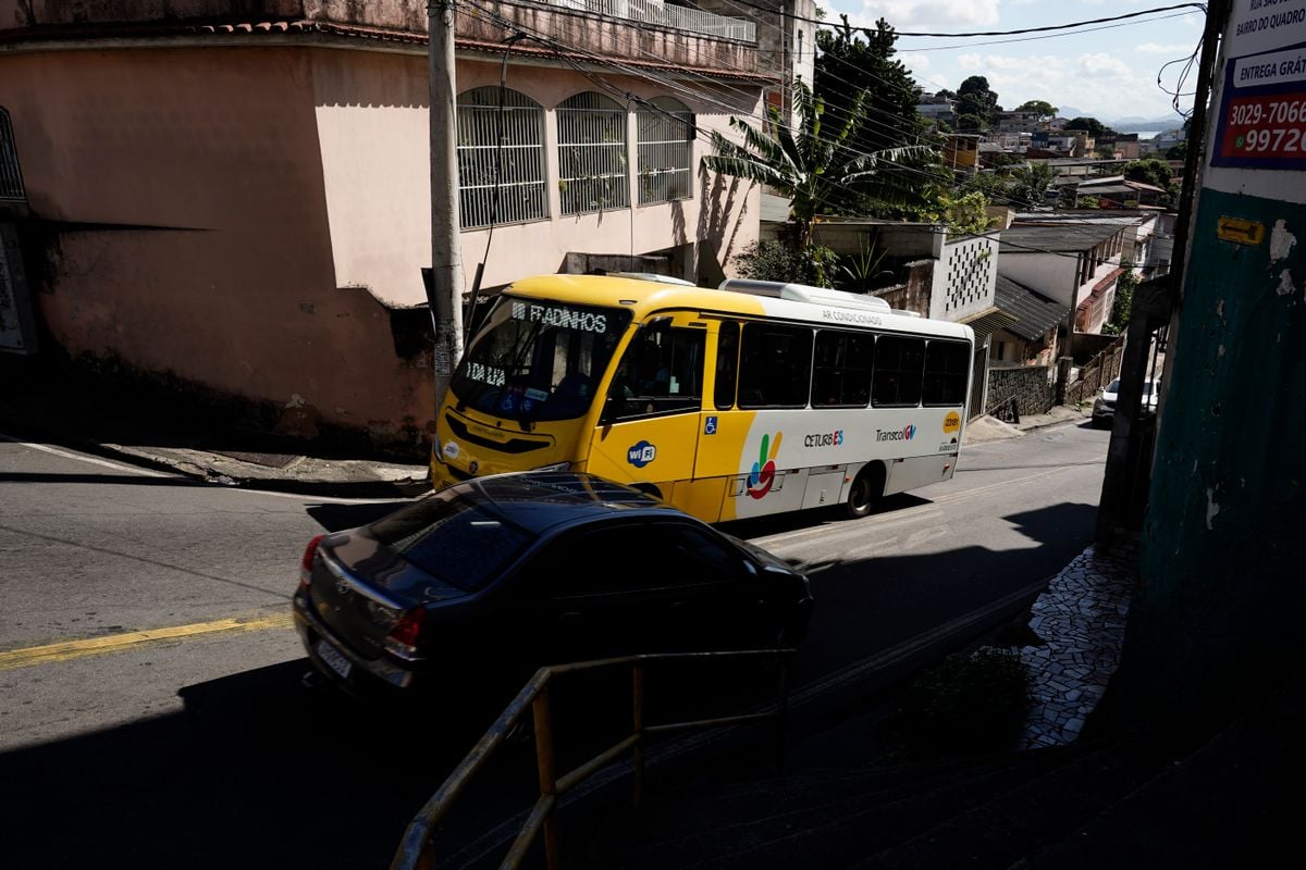 Cruzamento perigoso no bairro Caratoíra, em Vitória por Fernando Madeira