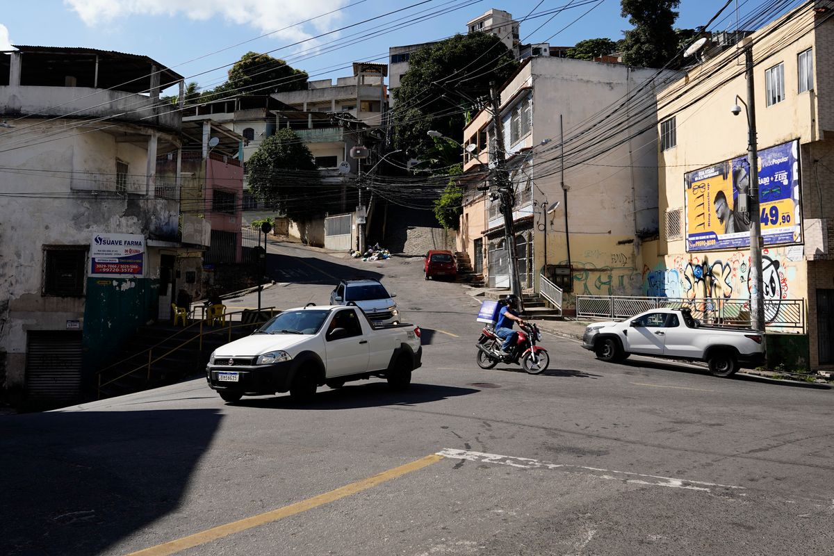 Cruzamento perigoso no bairro Caratoíra, em Vitória por Fernando Madeira