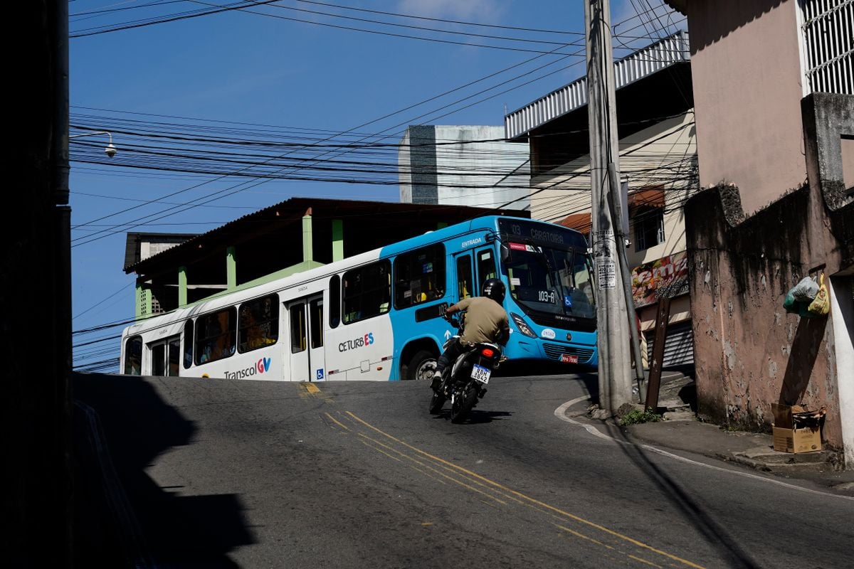 Cruzamento perigoso no bairro Caratoíra, em Vitória por Fernando Madeira