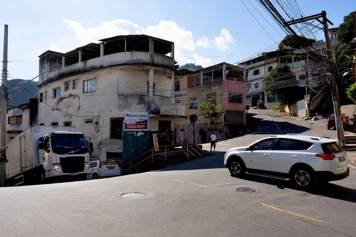Cruzamento perigoso no bairro Caratoíra, em Vitória por Fernando Madeira