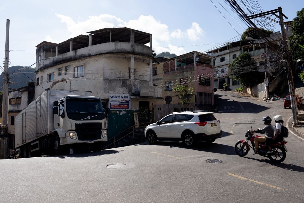 Cruzamento perigoso no bairro Caratoíra, em Vitória por Fernando Madeira