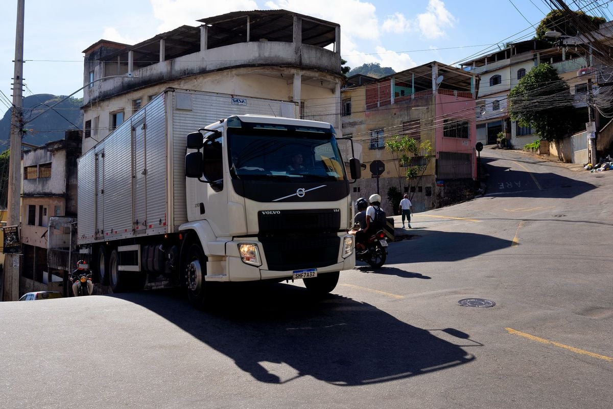 Cruzamento perigoso no bairro Caratoíra, em Vitória por Fernando Madeira