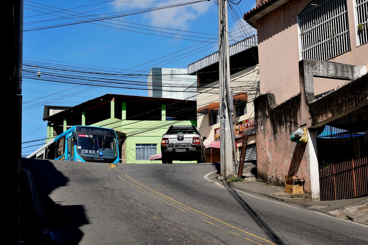 Cruzamento perigoso no bairro Caratoíra, em Vitória por Fernando Madeira