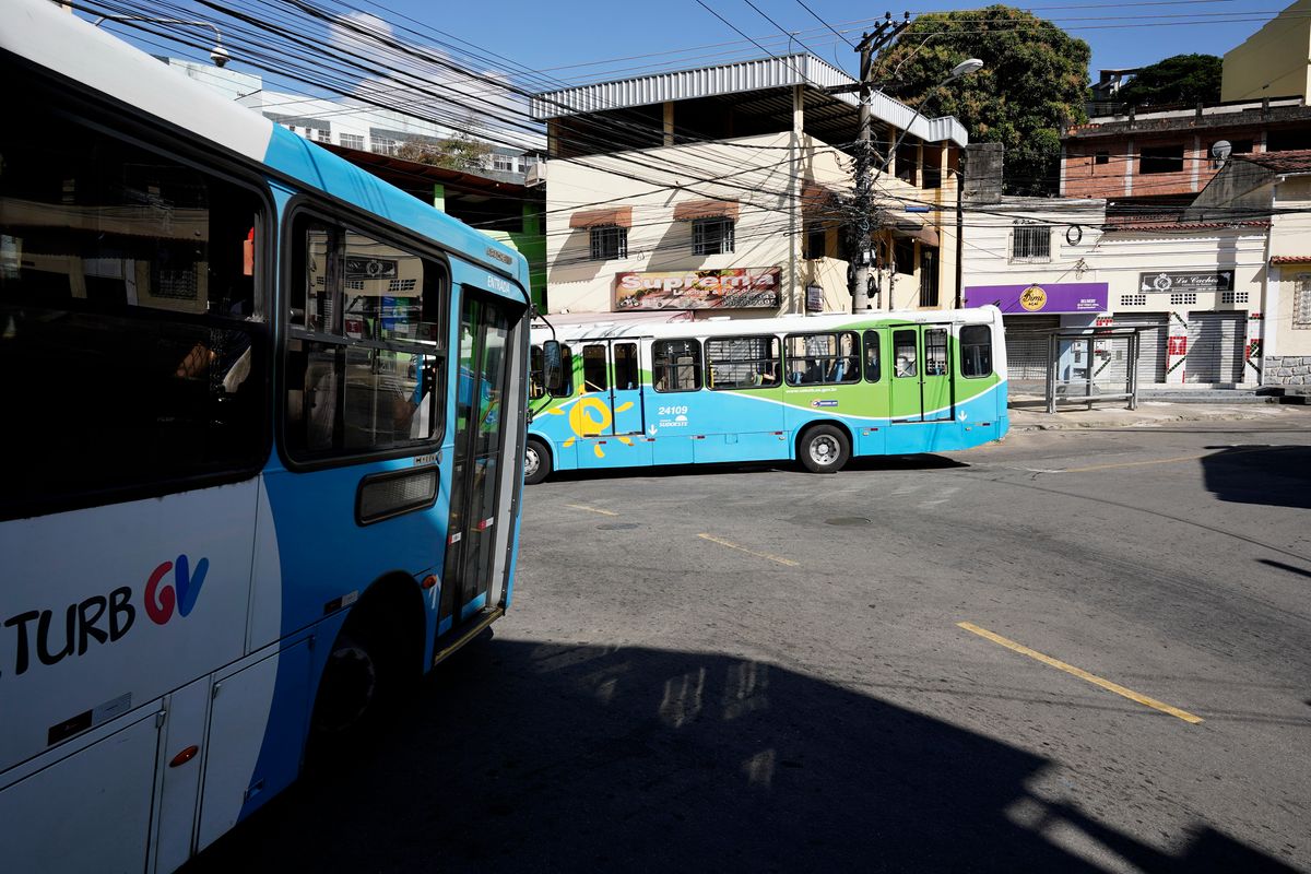 Cruzamento perigoso no bairro Caratoíra, em Vitória por Fernando Madeira