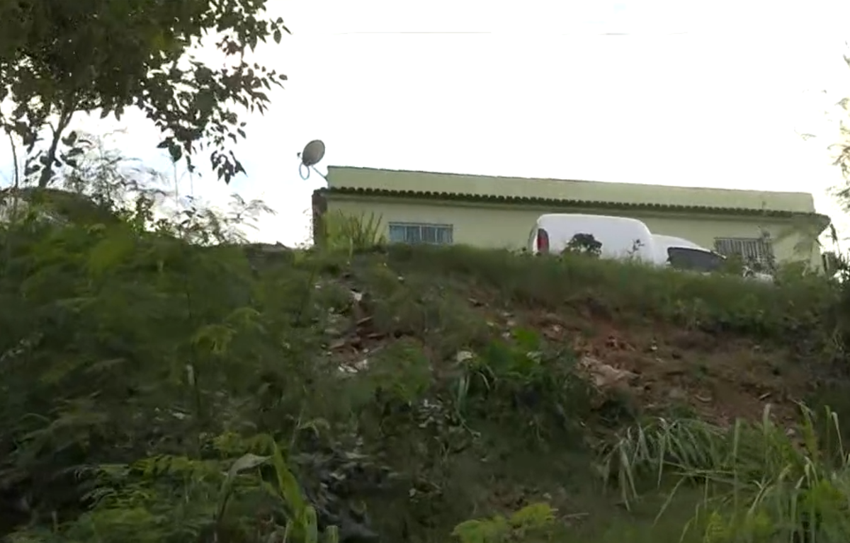 Van escolar caiu de barranco em Vila Velha por Fernando Estevão