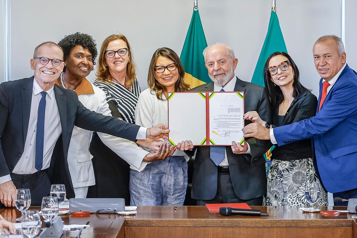 Presidente da República, Luiz Inácio Lula da Silva, durante a sanção do Projeto de Lei nº 1822/2019, que altera a Lei Maria da Penha (Lei nº 11.340/2006), no Palácio do Planalto.
