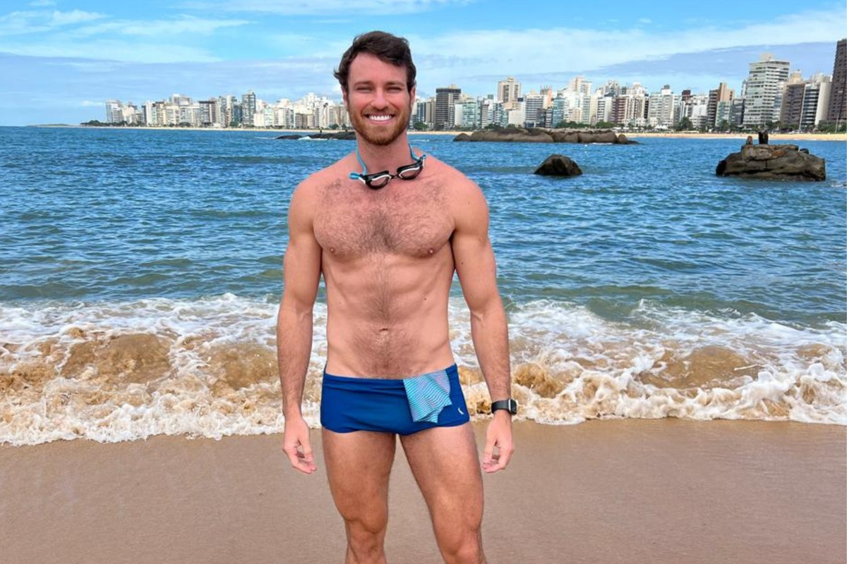 Amante da natação, Lucas Bissoli gosta de praticar o esporte na Praia da Sereia, em VV