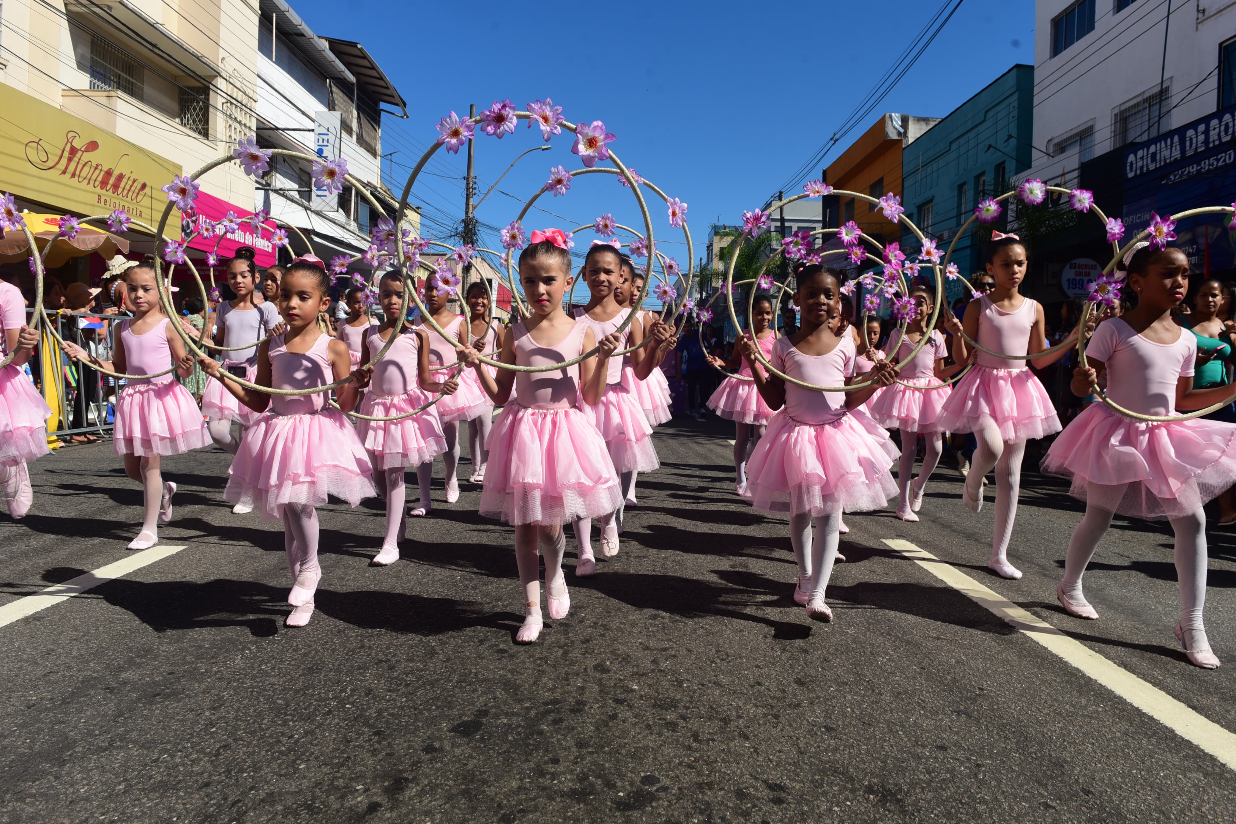 Desfile em Vila Velha nesta quinta-feira (23)