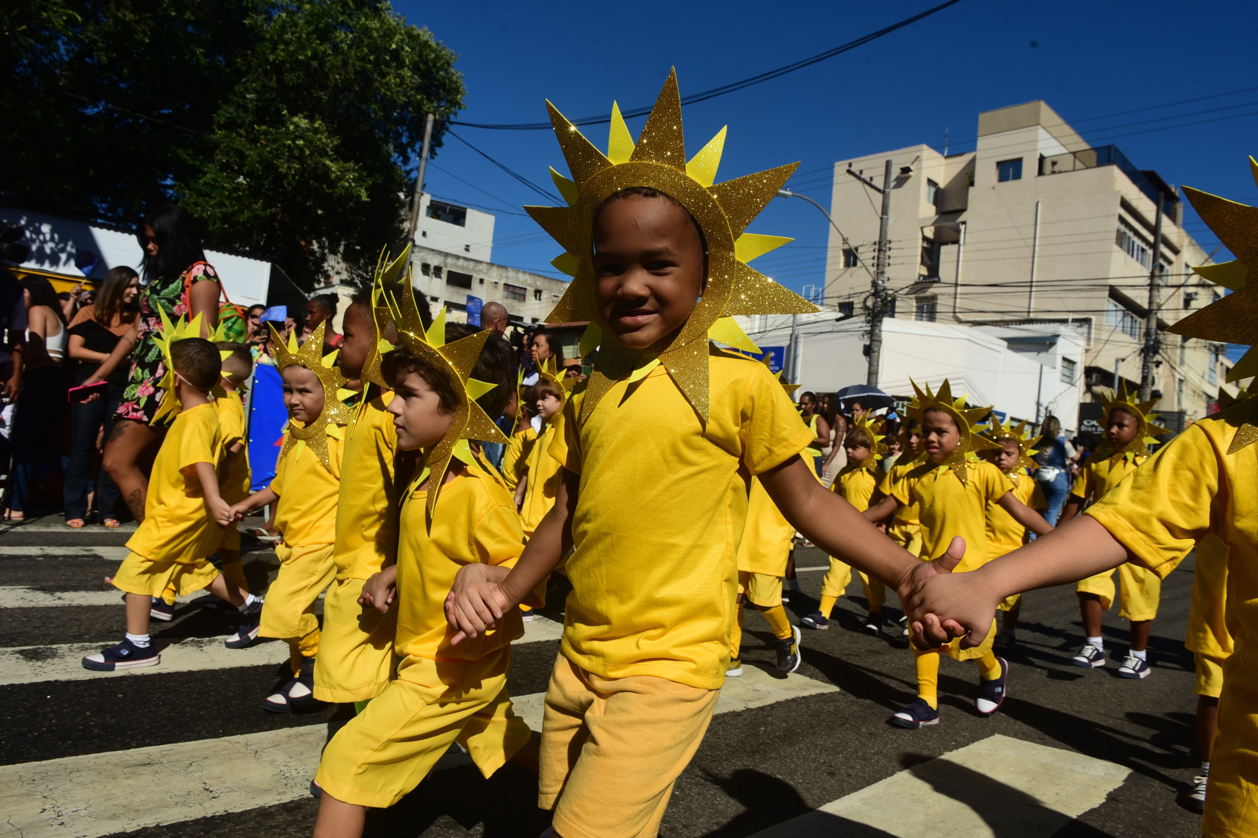 Desfile em Vila Velha nesta quinta-feira (23)