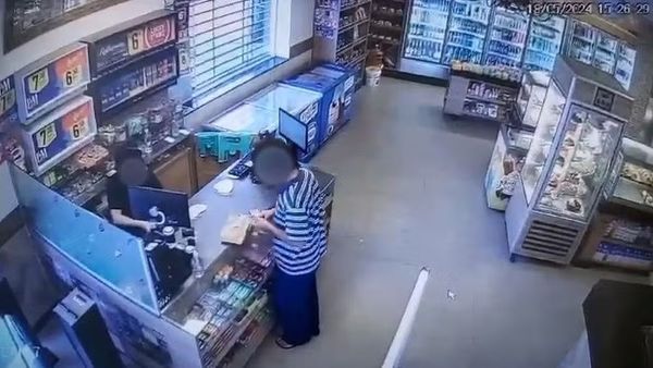 Durante os três dias em que ficou em casa com os corpos, ele conta que foi à academia e à padaria.