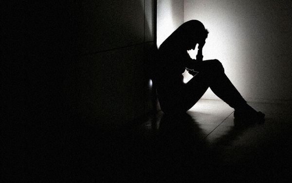 Mulher vítima de violência sexual