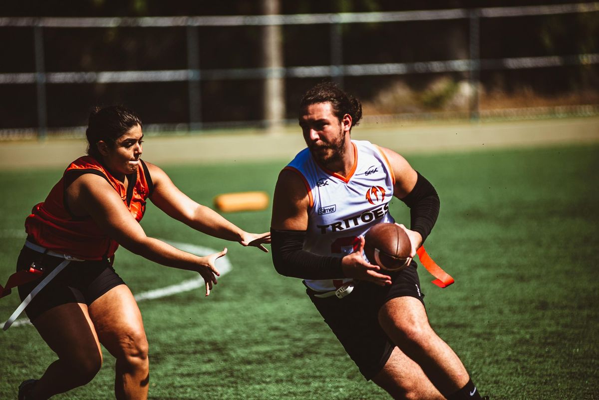 O Flag Football também tem categorias mistas, especialmente quando praticado na praia 