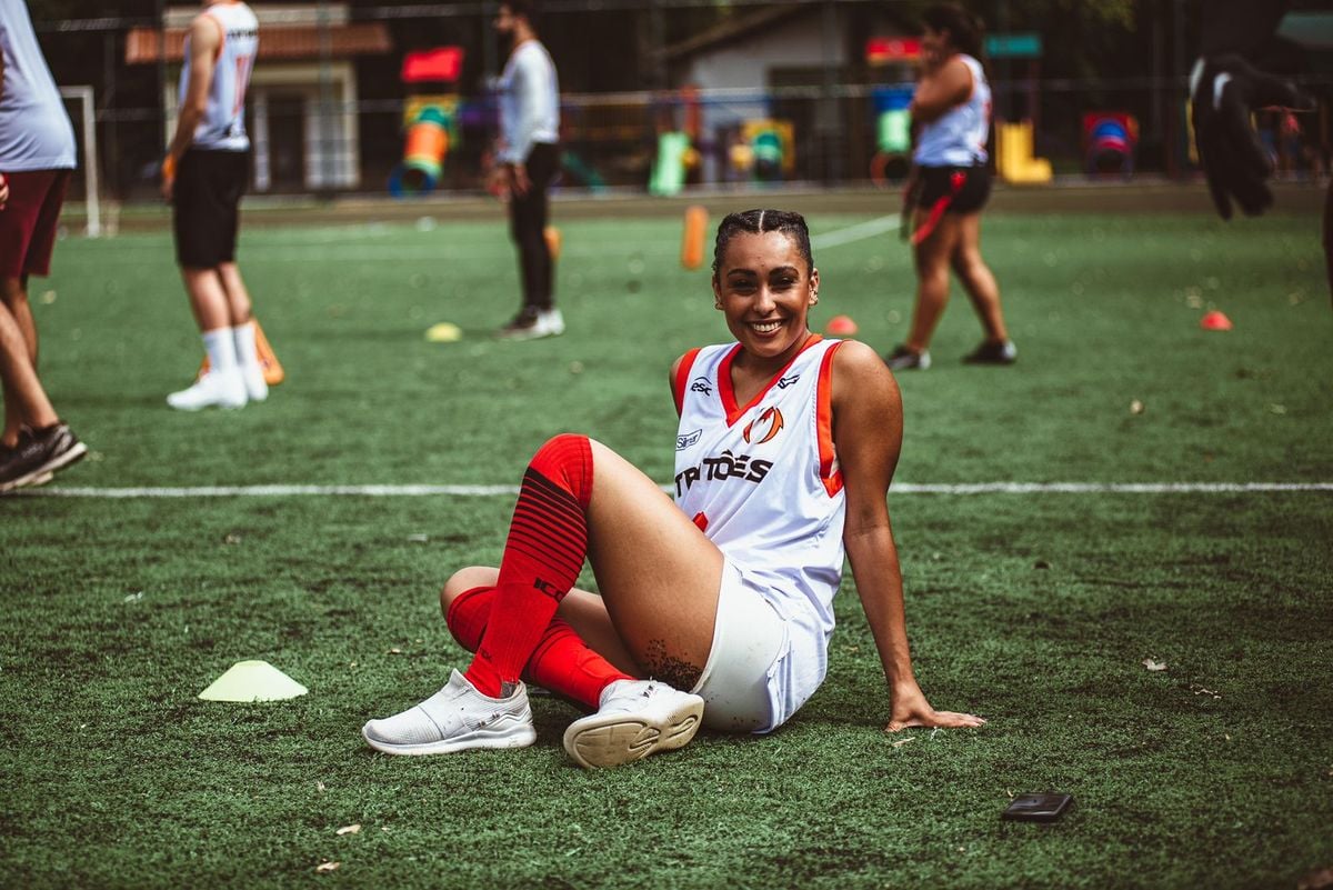 Rafaela Moreira é advogada e também pratica o flag football
