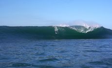 O coletivo NXF Slab, formada pelos surfistas Luiz Hadad, Fabio Sandes, André Vello e Bernardo Nassar registrou as imagens na última sexta-feira (17)