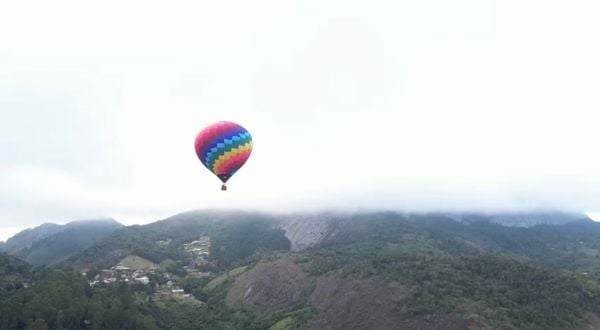 Voo de balão em Pedra Azul por Instagram/@voe.pedraazul