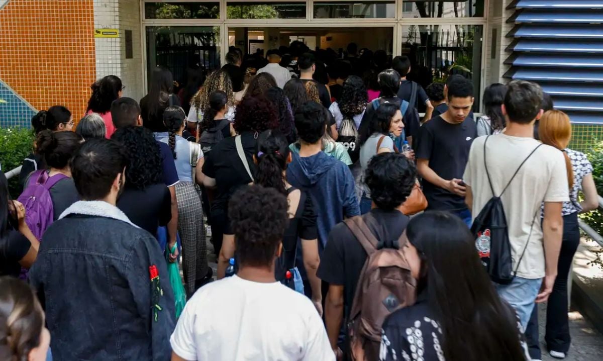 Estudantes em universidade