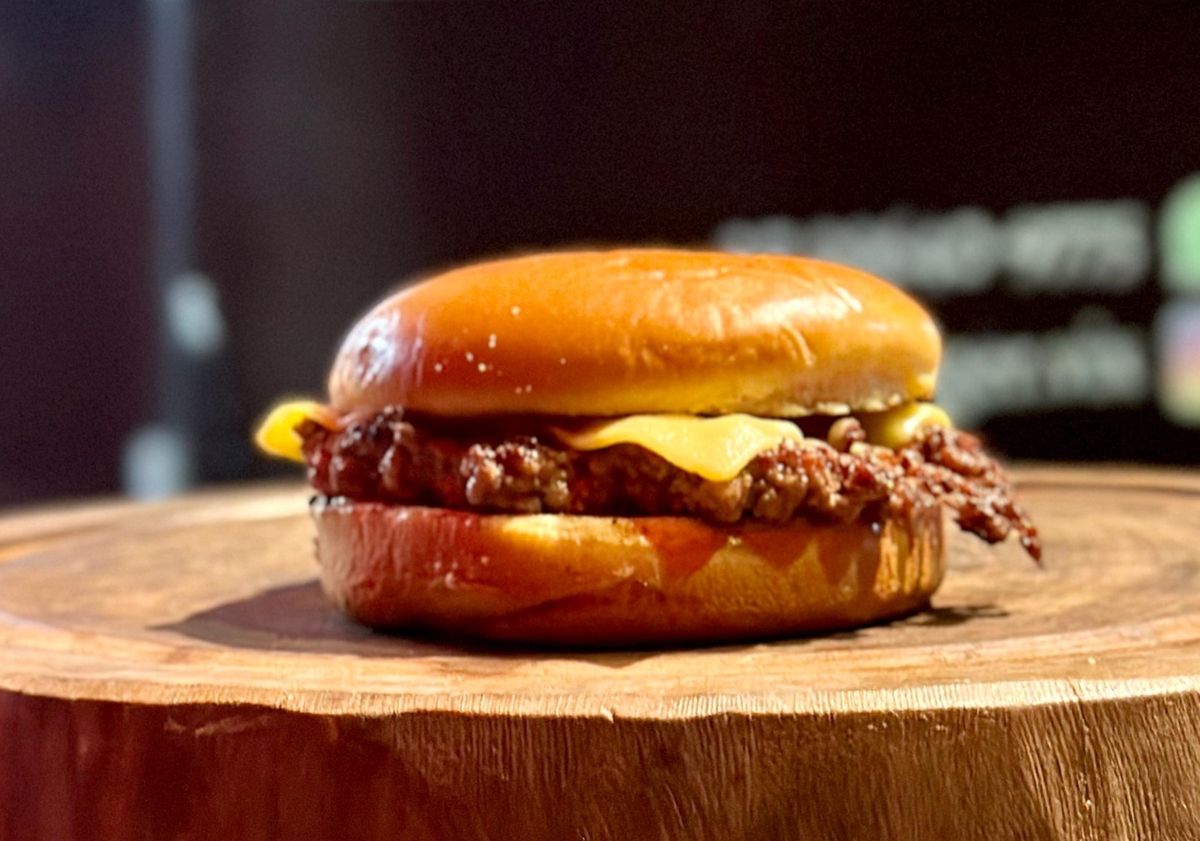 Sanduíche da Monja Burger para o Dia Mundial do Hambúrguer 2024