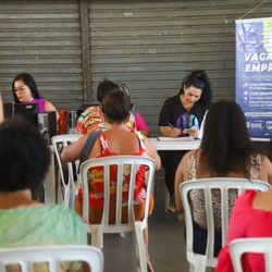 Para participar, o candidato deve levar um documento de identificação com foto. É recomendado entregar o currículo, mas não é obrigatório