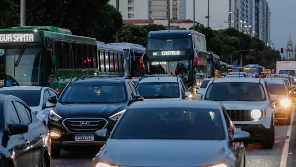 Venda de veículos novos em outubro de 2024 cresceu 20,66% em relação a outubro de 2023; números incluem automóveis, caminhões, ônibus e, principalmente, motos