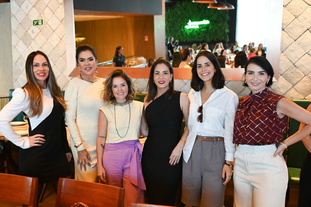 Tatiana Cajueiro, Raigna Vasconcellos, Viviane Chiabai, Amanda Amaral e Ana Paula França