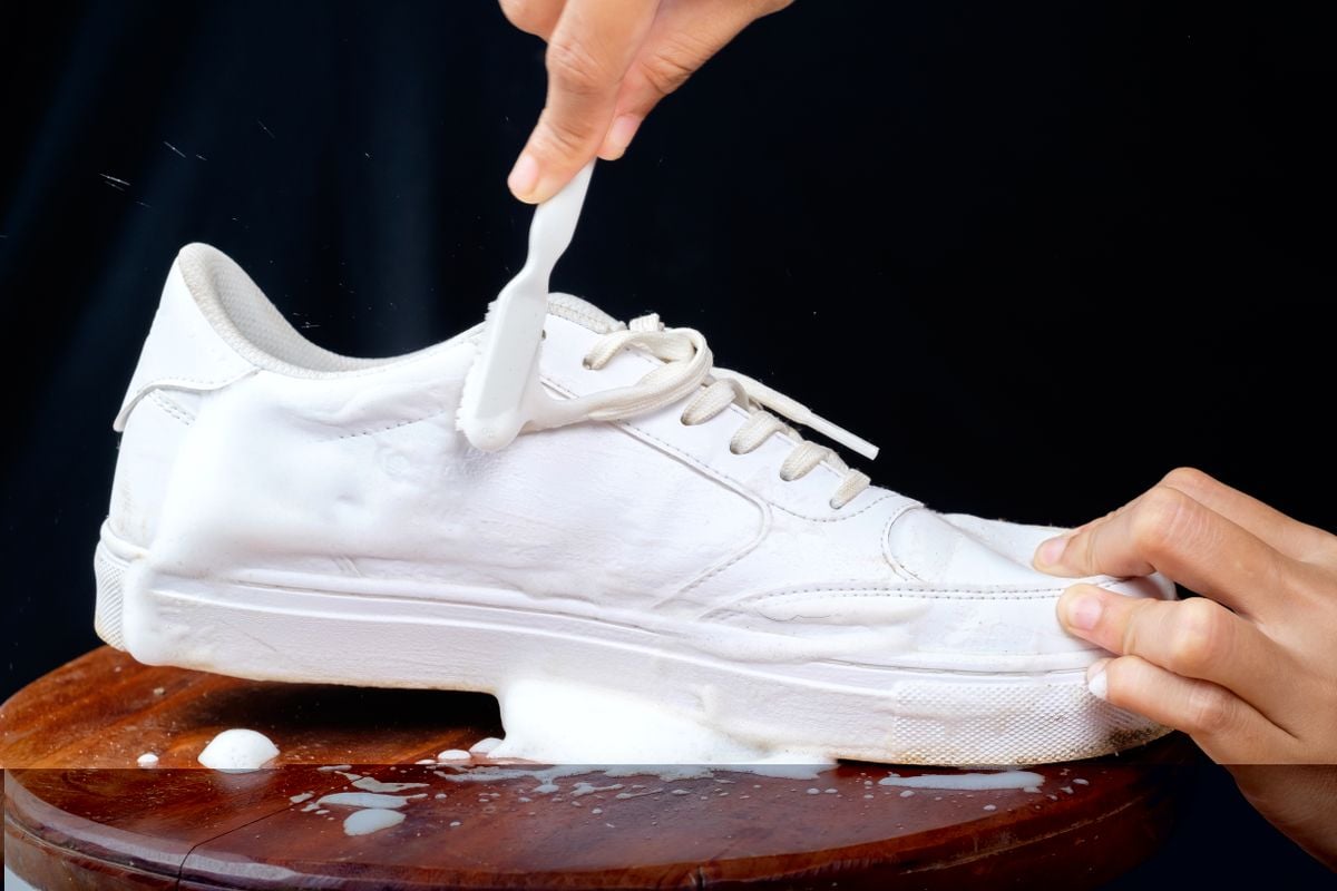 Como limpar tênis branco